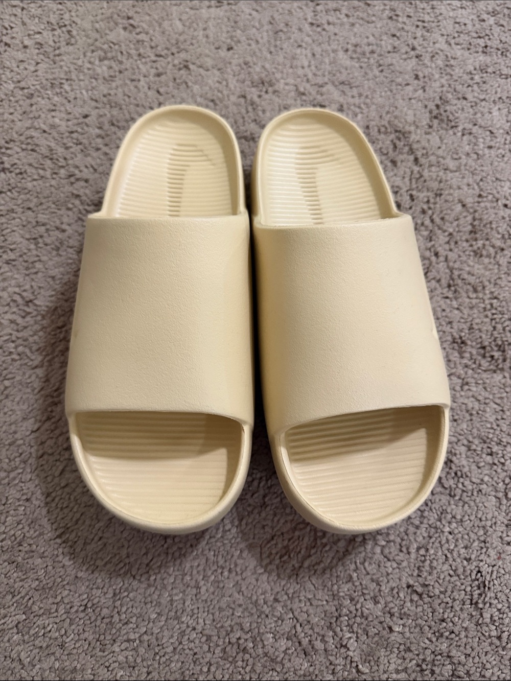 Nike calm slides  color alabaster (pale yellow, Cream) 
Slide Sandals for Women